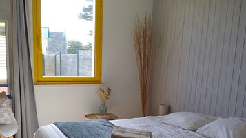 2 slaapkamers, een strijkplank/strijkijzer, gratis wifi