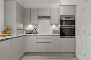 Refrigerador, microondas, horno, lavavajillas