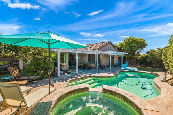 Front of property - Golfers paradise Pool Spa Epic Game room (Indio)