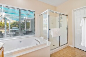 Deluxe House | Bathroom