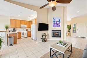 Deluxe House | Private kitchen | Fridge, microwave, oven, dishwasher - Golfers paradise Pool Spa Epic Game room (Indio)