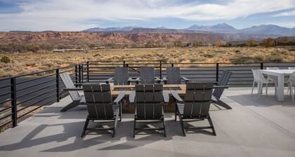 Stunning New 4 bedroom home minutes to Arches