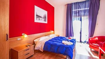 Una scrivania, Wi-Fi gratuito