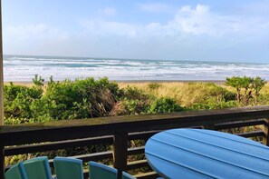 Property grounds - Bright Oceanfront Oasis ~ Stunning Views ~ Beach! (Rockaway Beach)