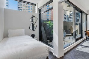 3 habitaciones, escritorio, tabla de planchar con plancha y wifi