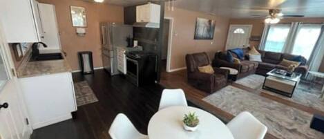 المنشأة من الداخل