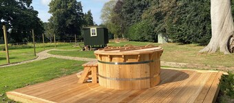 Ormesby Manor - Shepherd's hut Gardener