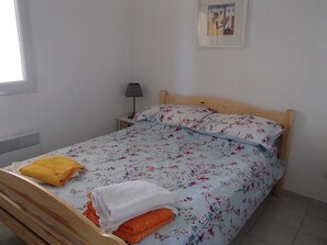 2 slaapkamers, een strijkplank/strijkijzer, wifi, beddengoed