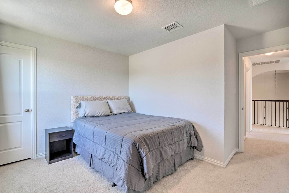 Sleek Schertz House w/ Private Pool & Spa Schertz Vrbo