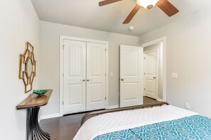 2 chambres, fer et planche à repasser, Wi-Fi, draps fournis