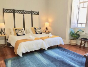 3 bedrooms, iron/ironing board, internet, bed sheets