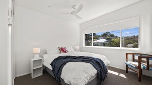5 bedrooms, iron/ironing board, free WiFi, bed sheets