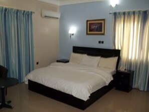 エグゼクティブ ルーム | エジプト綿のシーツ、高級寝具、ピロートップベッド、客室ごとに異なるインテリア