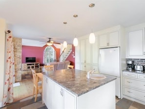 Interior - Waterfront cottage Lac Quenouille (Val-des-lacs)