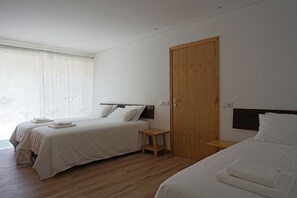 1 chambre, lit parapluie, Wi-Fi gratuit, draps fournis