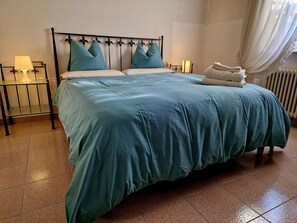 1 chambre, fer et planche à repasser, Wi-Fi gratuit, draps fournis