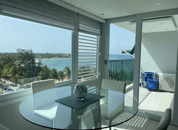 تناول الطعام بالخارج