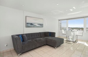 Living area - 1 BEDROOM APARTMENT, REMODELD WITH OCEAN & POOL VIEW (Luquillo)