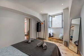 2 habitaciones, escritorio, wifi gratis y ropa de cama