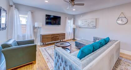 Fully Updated Uptown Dallas House - 1 Mile to Downtown!