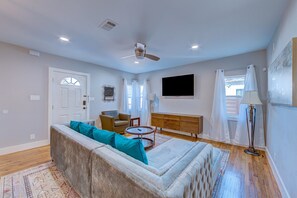 Smart TV - Fully Updated Uptown Dallas House - 1 Mile to Downtown! (Dallas)