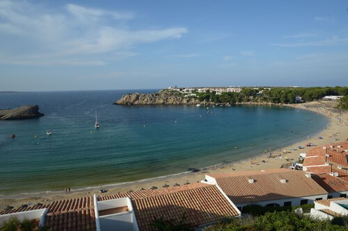 Lovely apartment with great views to the sea -   5 min from the beach!