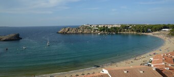 Lovely apartment with great views to the sea -   5 min from the beach!