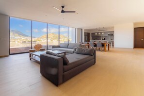Residence La Calma | Living room | 55-inch Smart TV with digital channels, TV - Paraiso Residences Marina Cabo by Capitalia (Cabo San Lucas)
