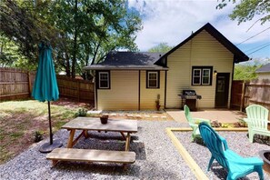 Outdoor dining - 1920s bungalow near river, 8 min to DT AVL! (Asheville)