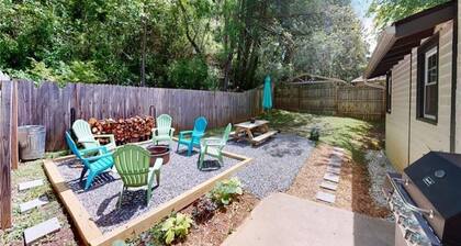1920s bungalow near river, 8 min to DT AVL!