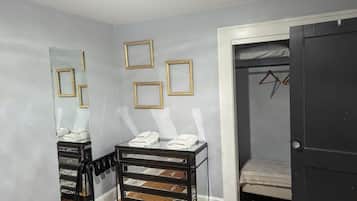 2 bedrooms, desk, iron/ironing board, WiFi