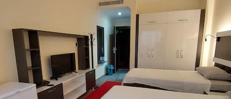 Twin Room | In-room safe, desk, free WiFi, bed sheets