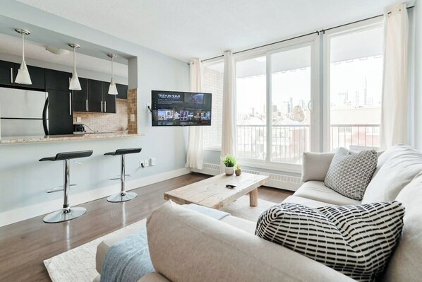 Smart TV, Netflix, streaming services