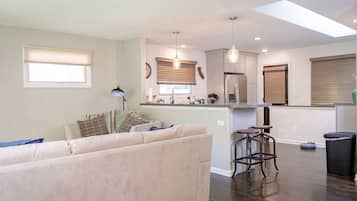 Smart TV, computer monitors