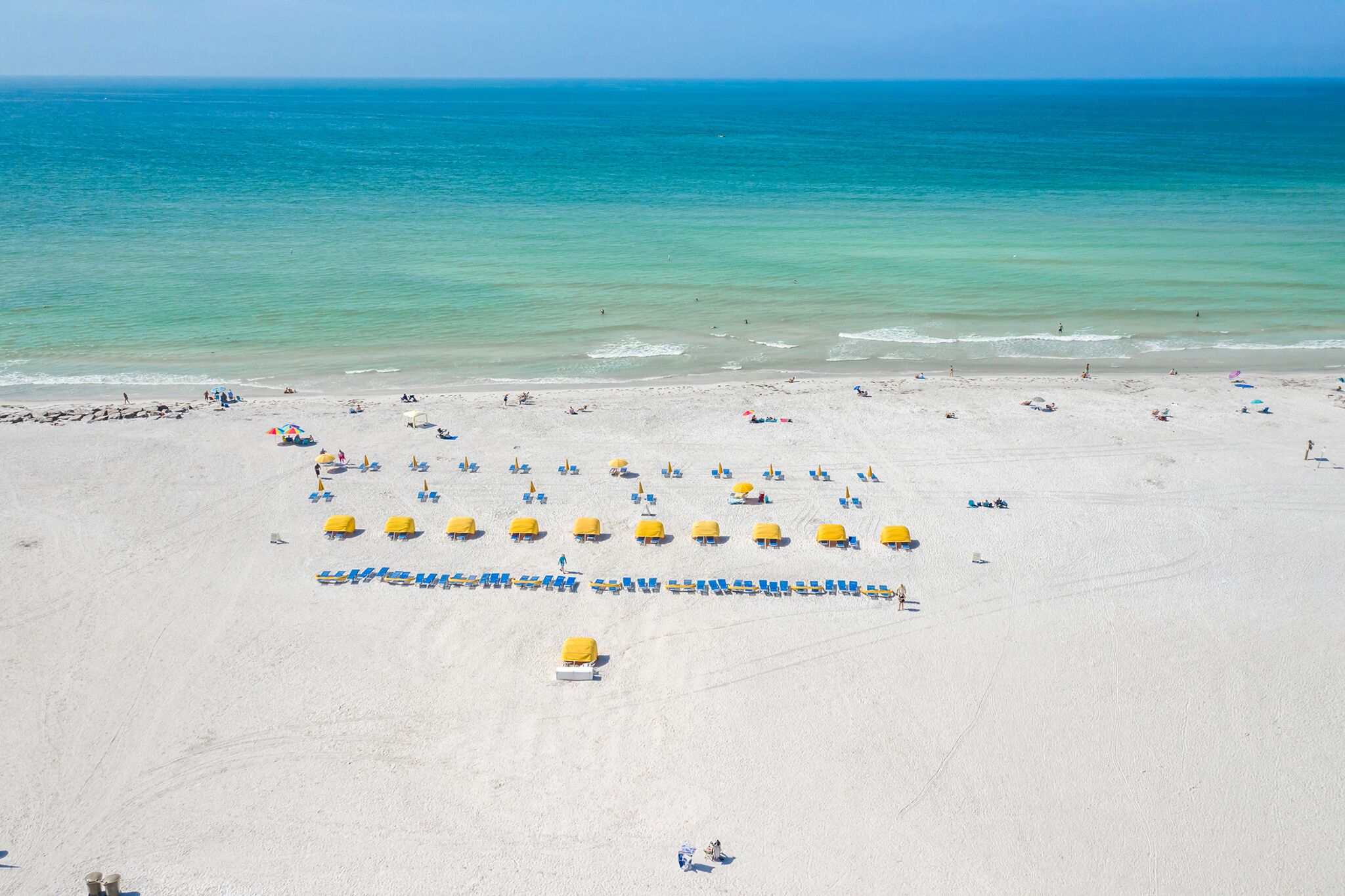 Plage à proximité, chaises longues