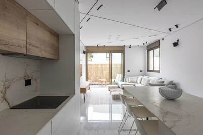 Luxury 2BR In Flea Market By Holiday Rentals