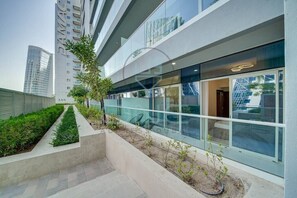 المنطقة المحيطة بالمنشأة