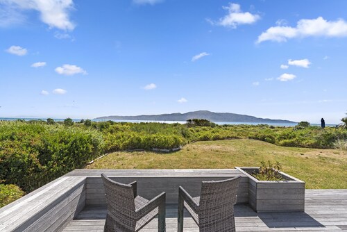 Island View Beach House - Paraparaumu Beach Home