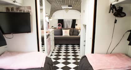 CUTE 1962 RV with huge screened in gazebo ~1 mile from winery