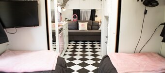 CUTE 1962 RV with huge screened in gazebo ~1 mile from winery