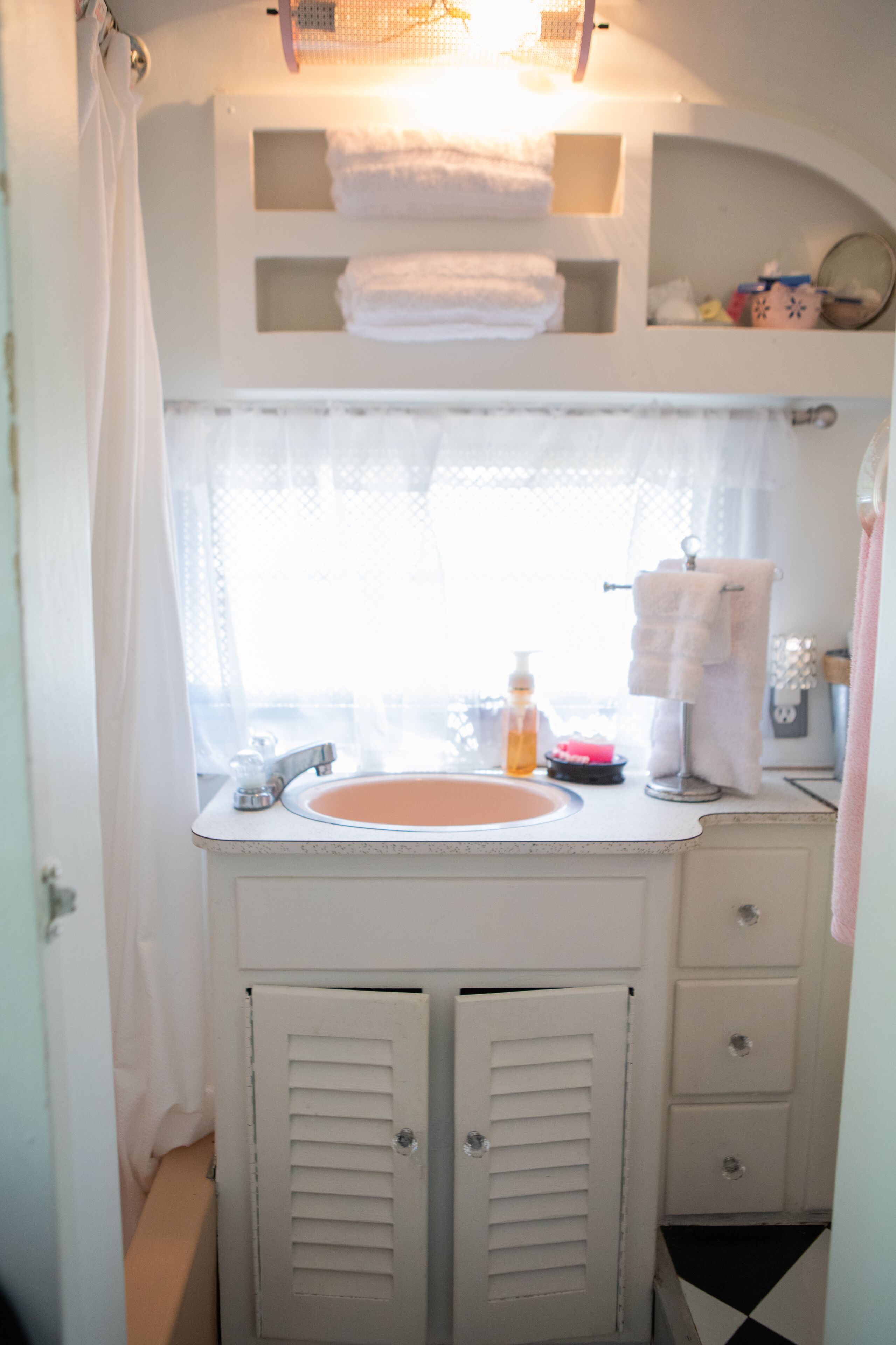 Haartrockner, Handtücher, Seife, Shampoo