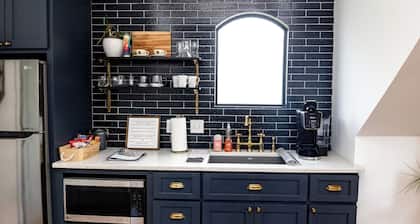 Private Carriage House in Diverse & Historic East Nashville- Minutes to Downtown