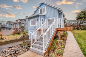 House, Multiple Beds (Charlie's Lookout) | Exterior - Charlie's Lookout (Lincoln City)
