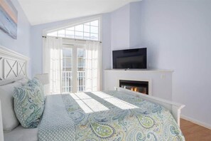 4 bedrooms, iron/ironing board, WiFi, bed sheets - Large Four Bedroom Townhome Close to Boardwalk (Ocean City)