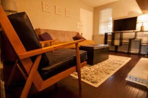 TV, offices - Hip & Cozy to Explore the City or Catch a Game! (Pittsburgh)