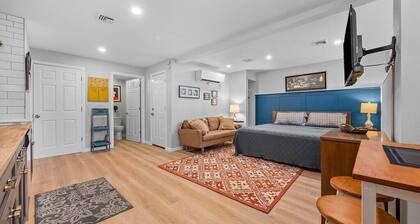 Industrial Chic Studio-Modern Comfort in the Burgh