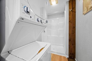 Interior - Industrial Chic Studio-Modern Comfort in the Burgh (Pittsburgh)