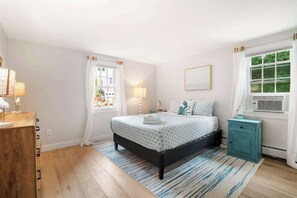 4 bedrooms, iron/ironing board, WiFi, bed sheets - Close to Bayside Beaches w/ Pool Table, Fire Pit (Brewster)