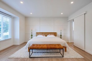 3 chambres, fer et planche à repasser, Wi-Fi, draps fournis