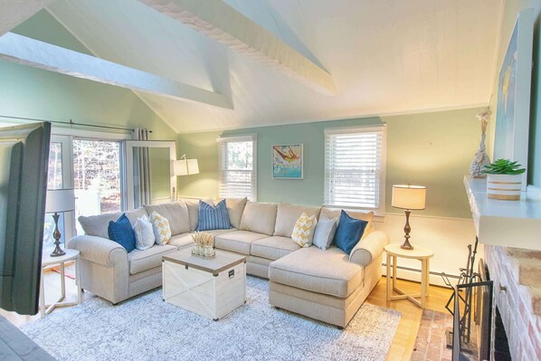 Televisión y oficina 